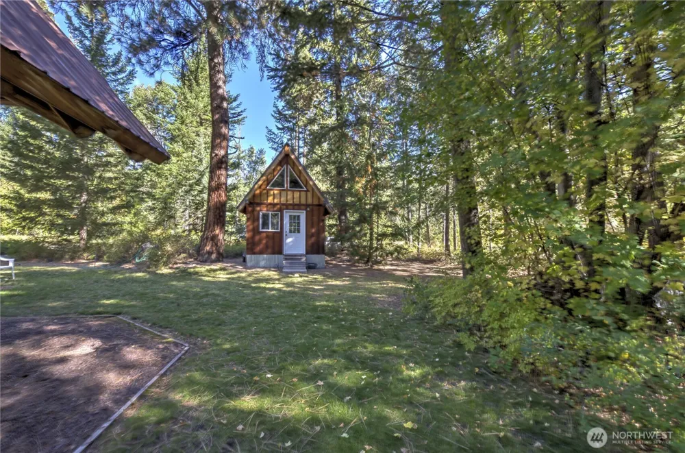 26 Mercer Road Mazama, WA 98833
