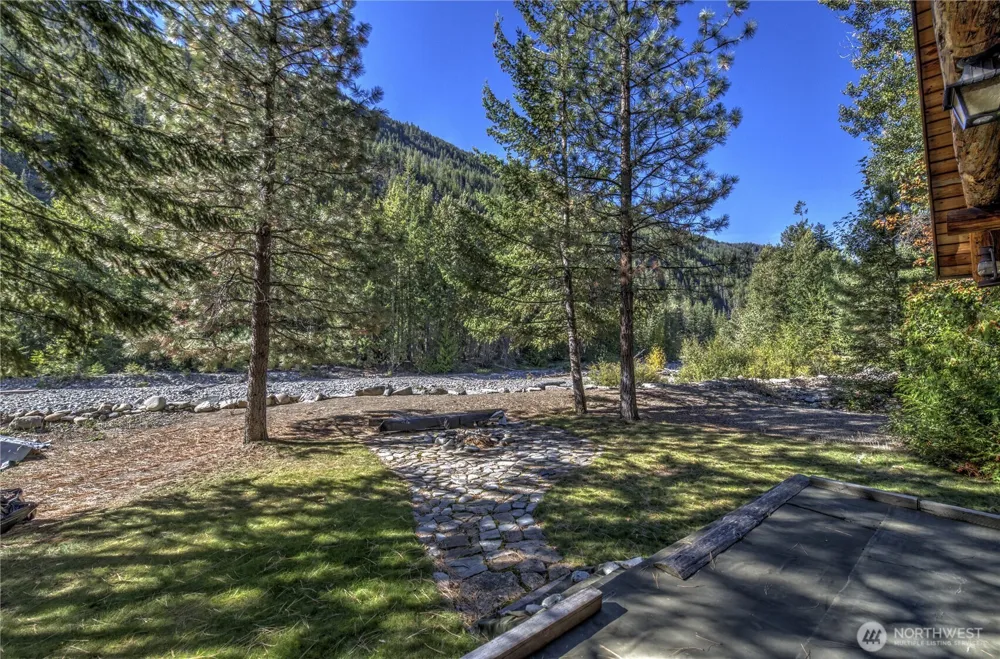 26 Mercer Road Mazama, WA 98833