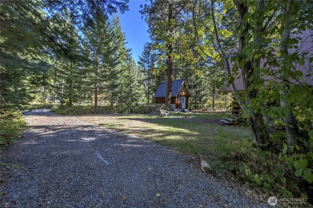 26 Mercer Road Mazama, WA 98833