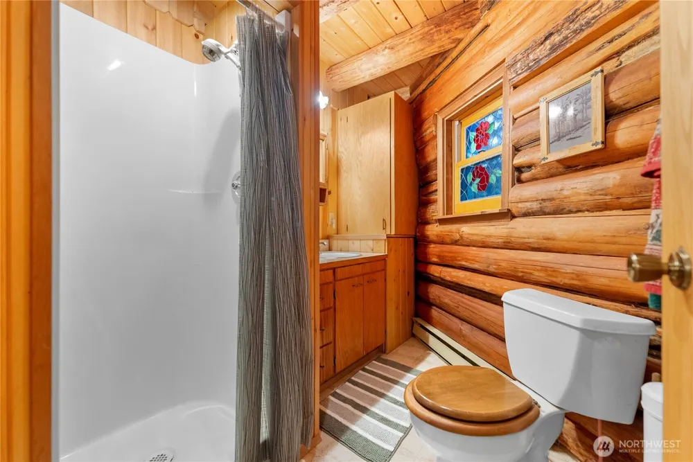 26 Mercer Road Mazama, WA 98833