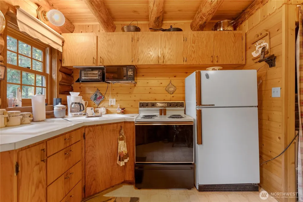 26 Mercer Road Mazama, WA 98833