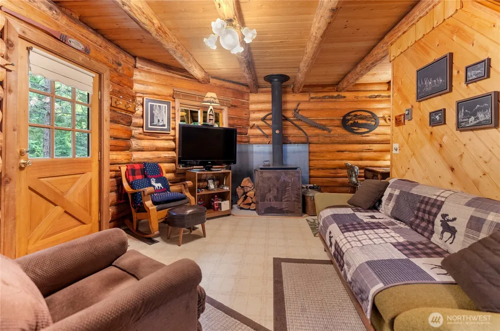 26 Mercer Road Mazama, WA 98833