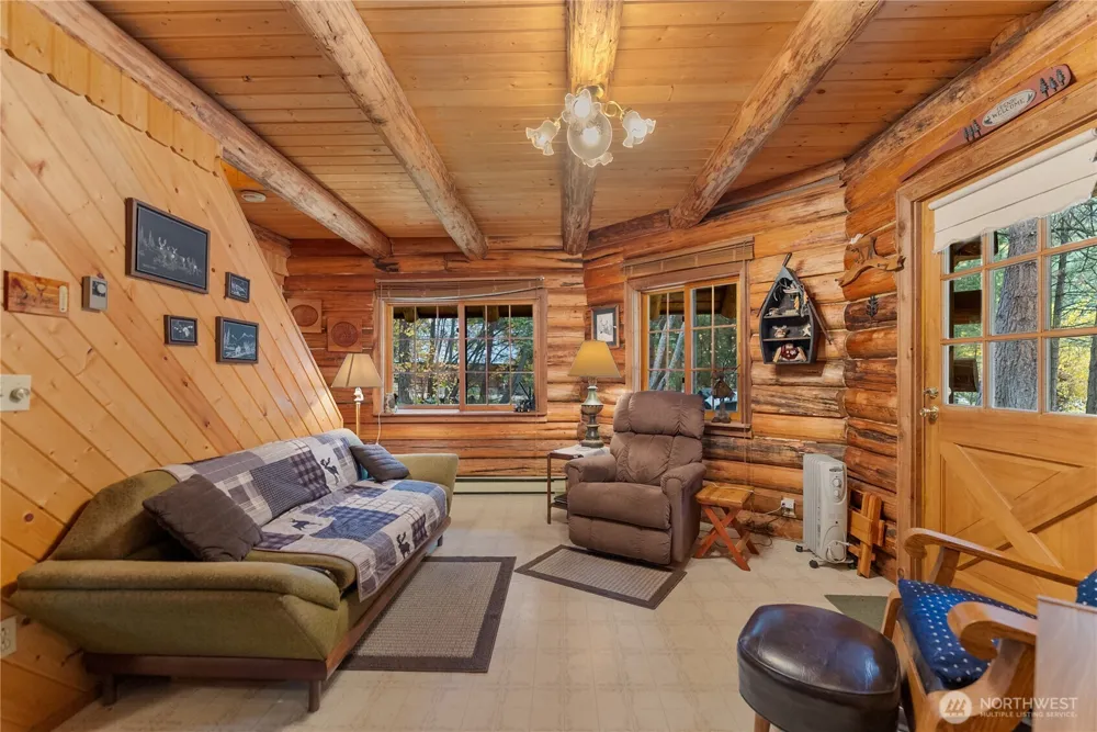 26 Mercer Road Mazama, WA 98833