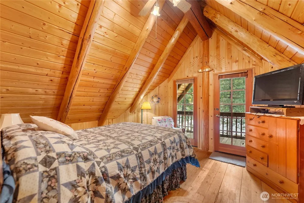 26 Mercer Road Mazama, WA 98833