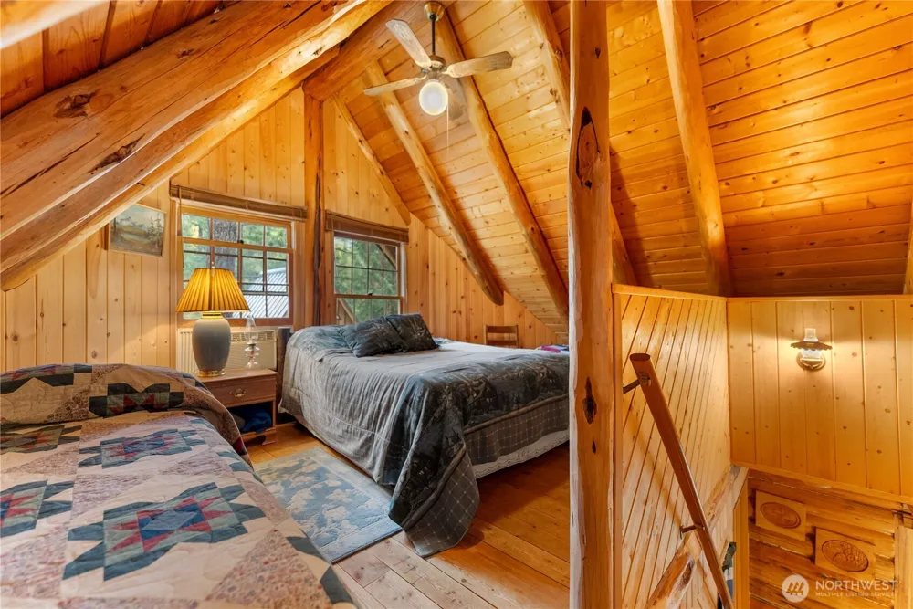 26 Mercer Road Mazama, WA 98833