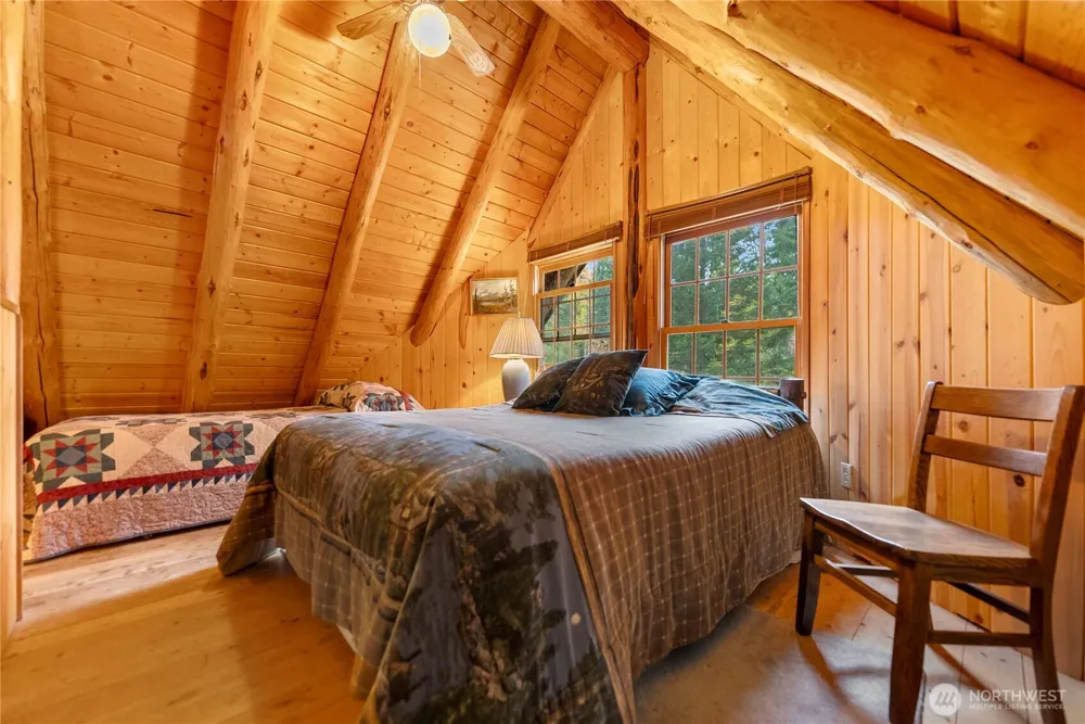 26 Mercer Road Mazama, WA 98833