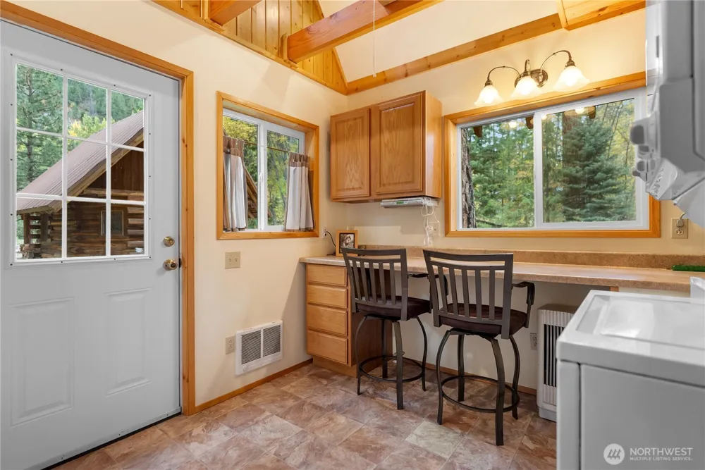 26 Mercer Road Mazama, WA 98833