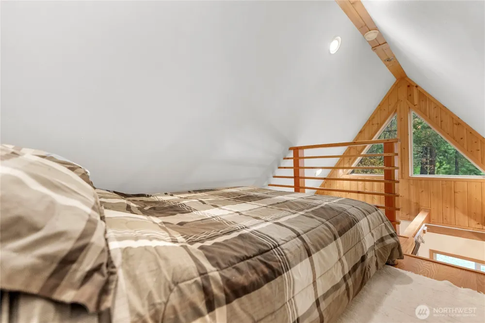 26 Mercer Road Mazama, WA 98833