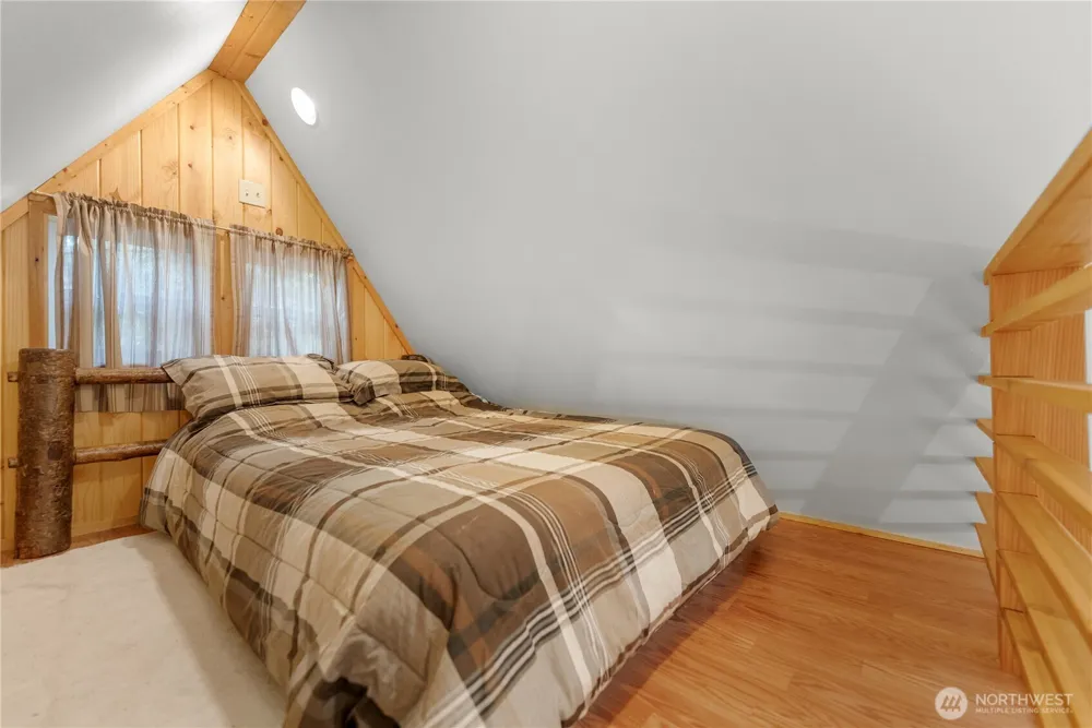 26 Mercer Road Mazama, WA 98833