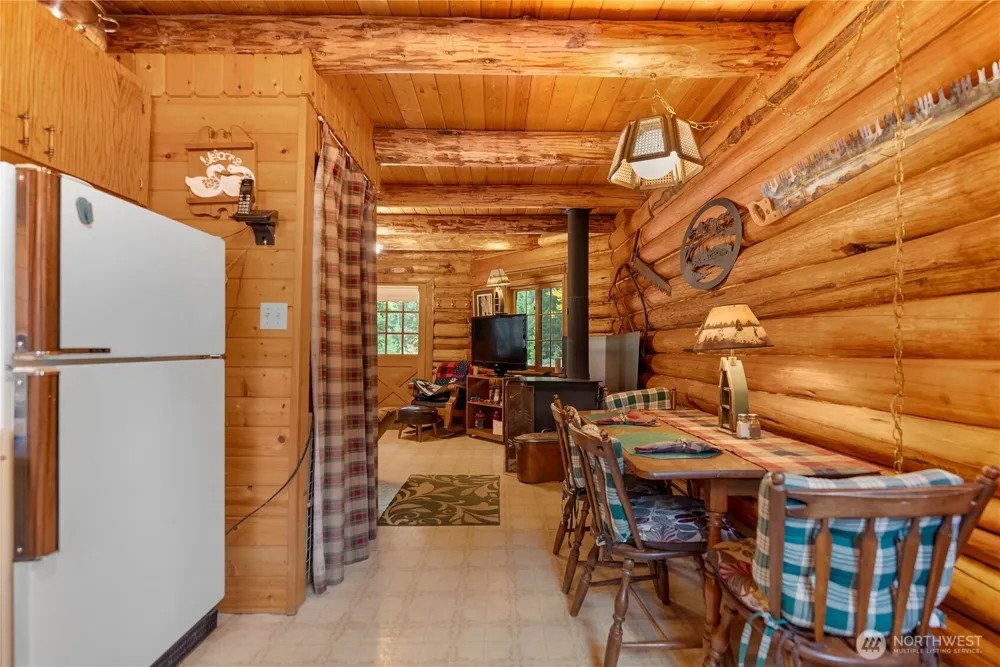26 Mercer Road Mazama, WA 98833