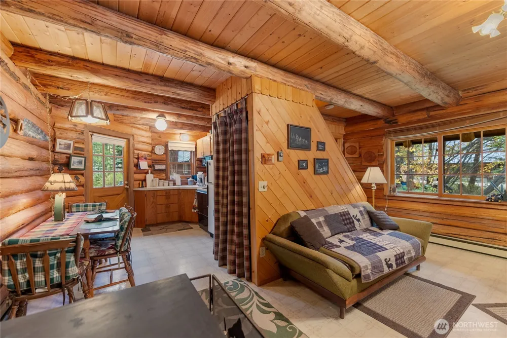 26 Mercer Road Mazama, WA 98833