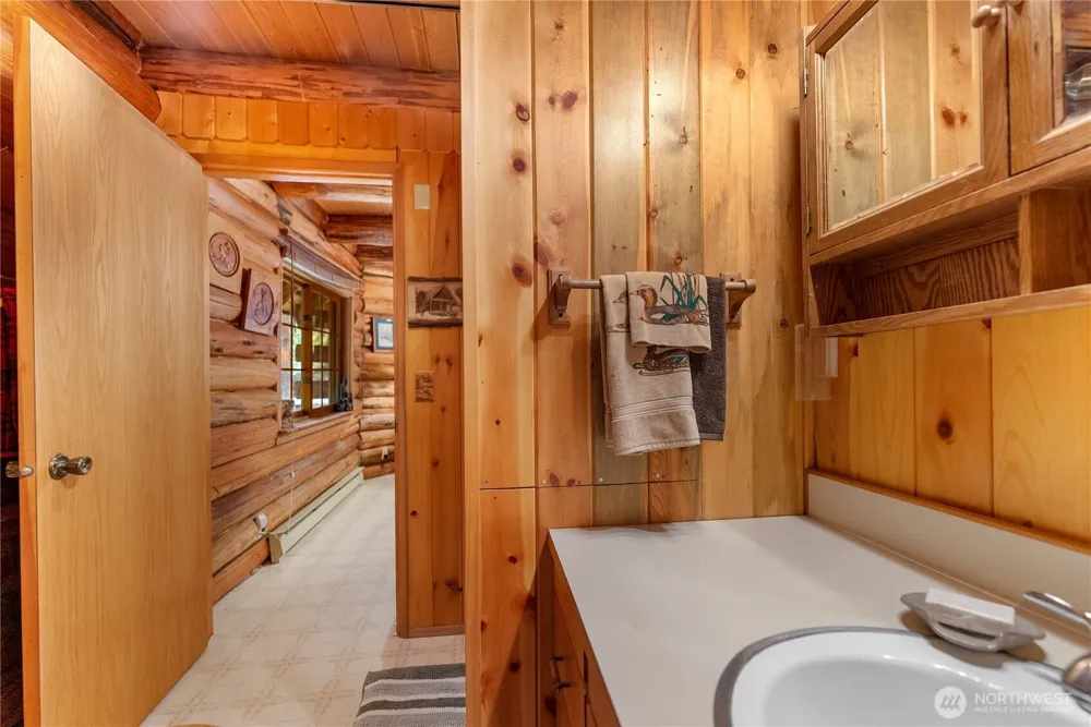 26 Mercer Road Mazama, WA 98833