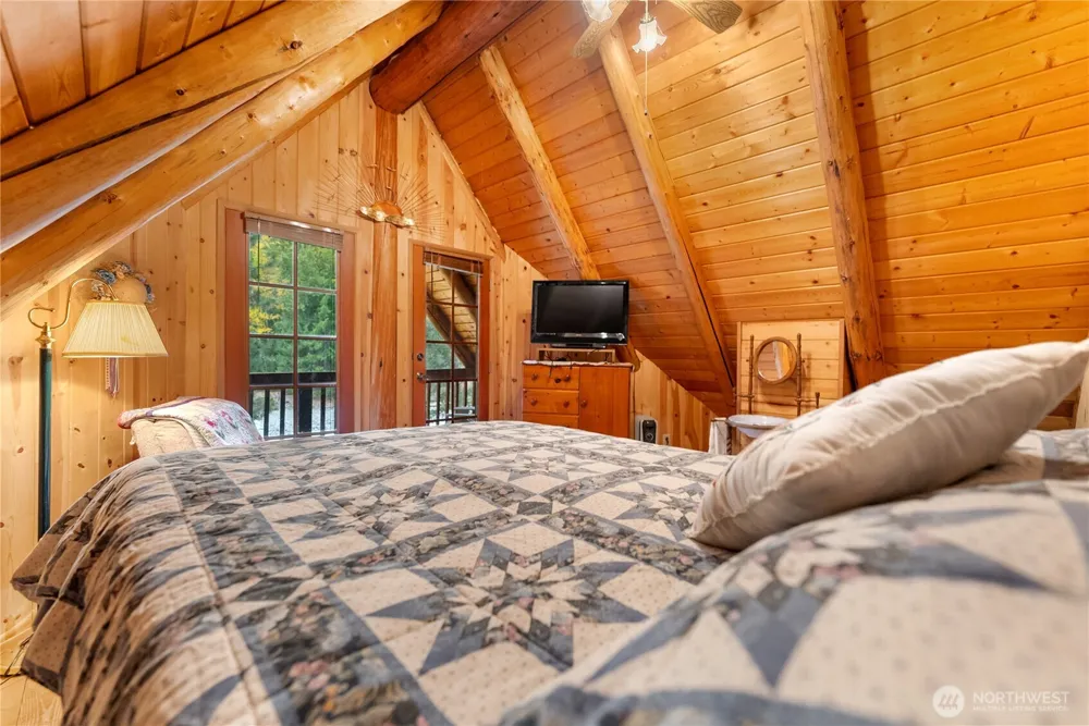 26 Mercer Road Mazama, WA 98833