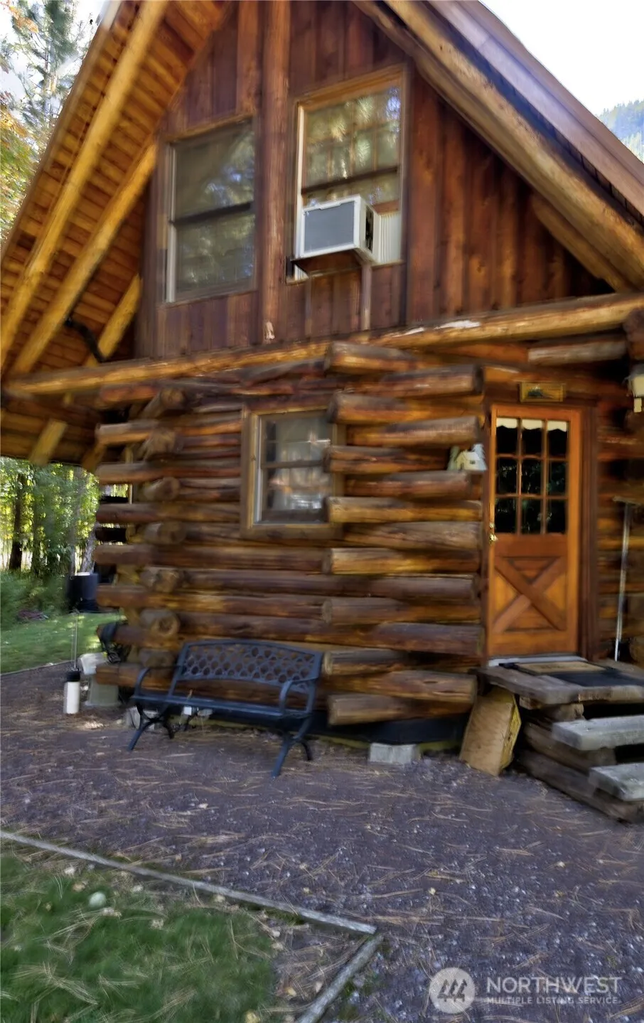 26 Mercer Road Mazama, WA 98833
