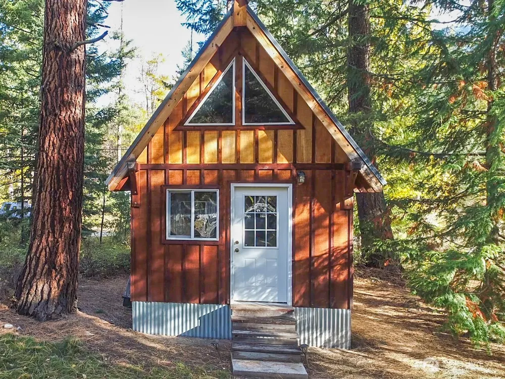 26 Mercer Road Mazama, WA 98833