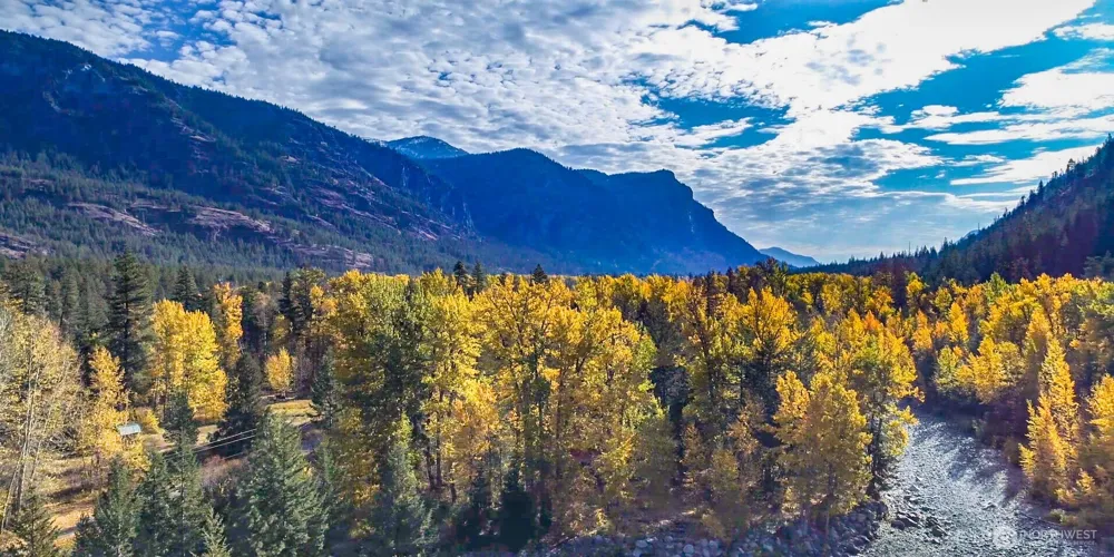 26 Mercer Road Mazama, WA 98833