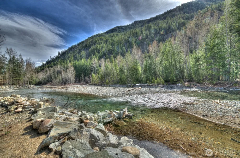 26 Mercer Road Mazama, WA 98833