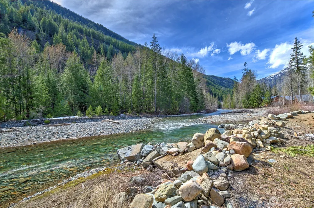26 Mercer Road Mazama, WA 98833