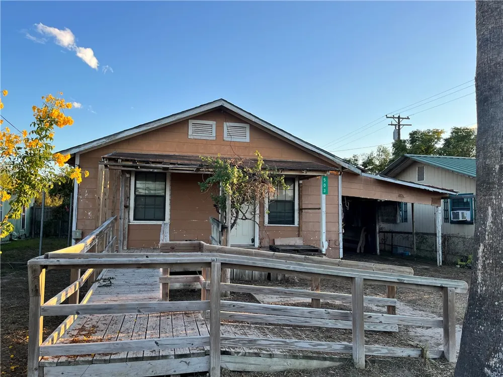 503 Johnson Street Freer, TX 78357