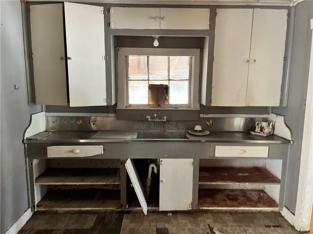 503 Johnson Street Freer, TX 78357