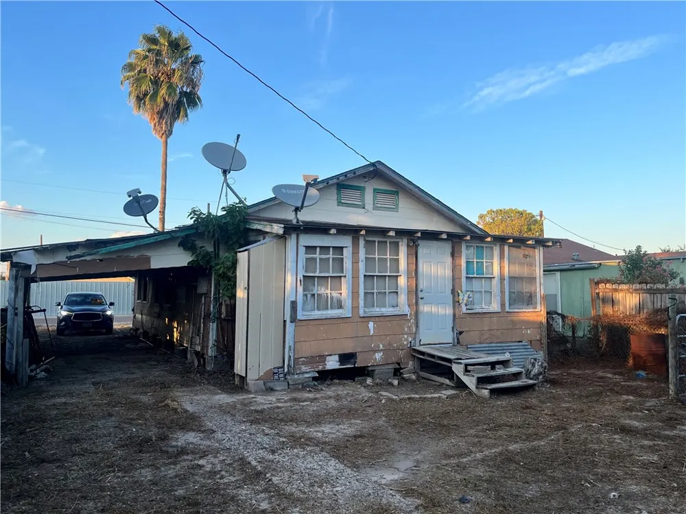 503 Johnson Street Freer, TX 78357