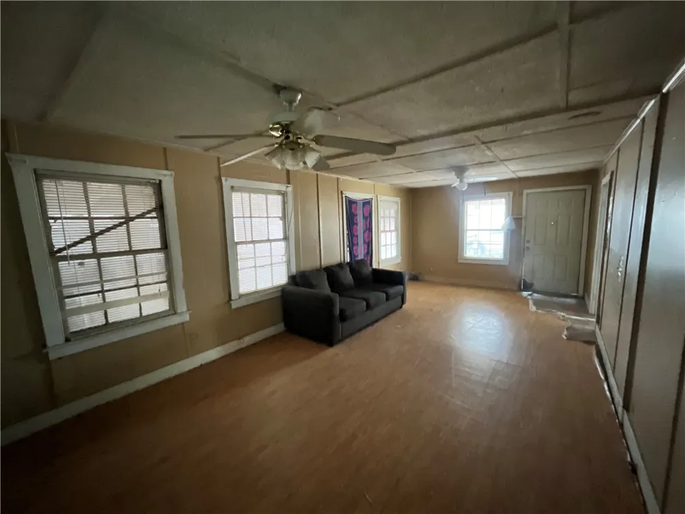 503 Johnson Street Freer, TX 78357