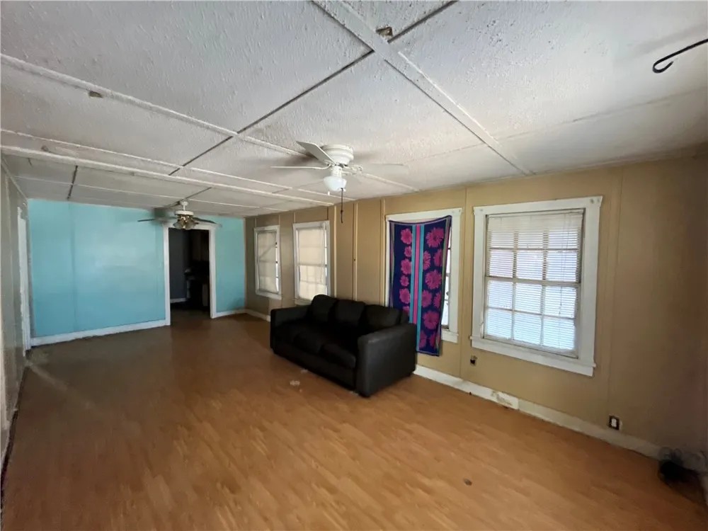 503 Johnson Street Freer, TX 78357