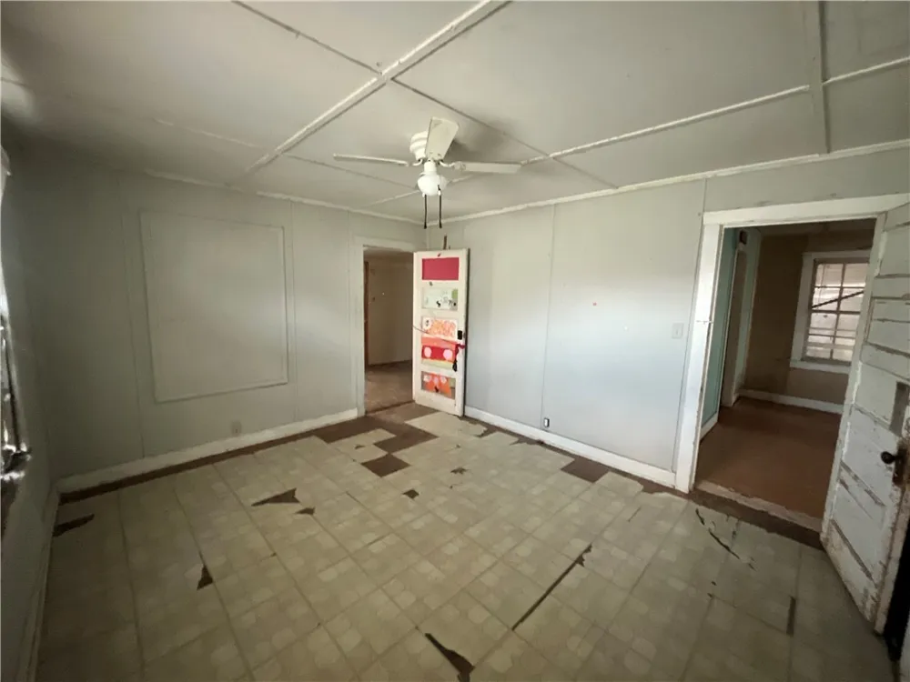 503 Johnson Street Freer, TX 78357