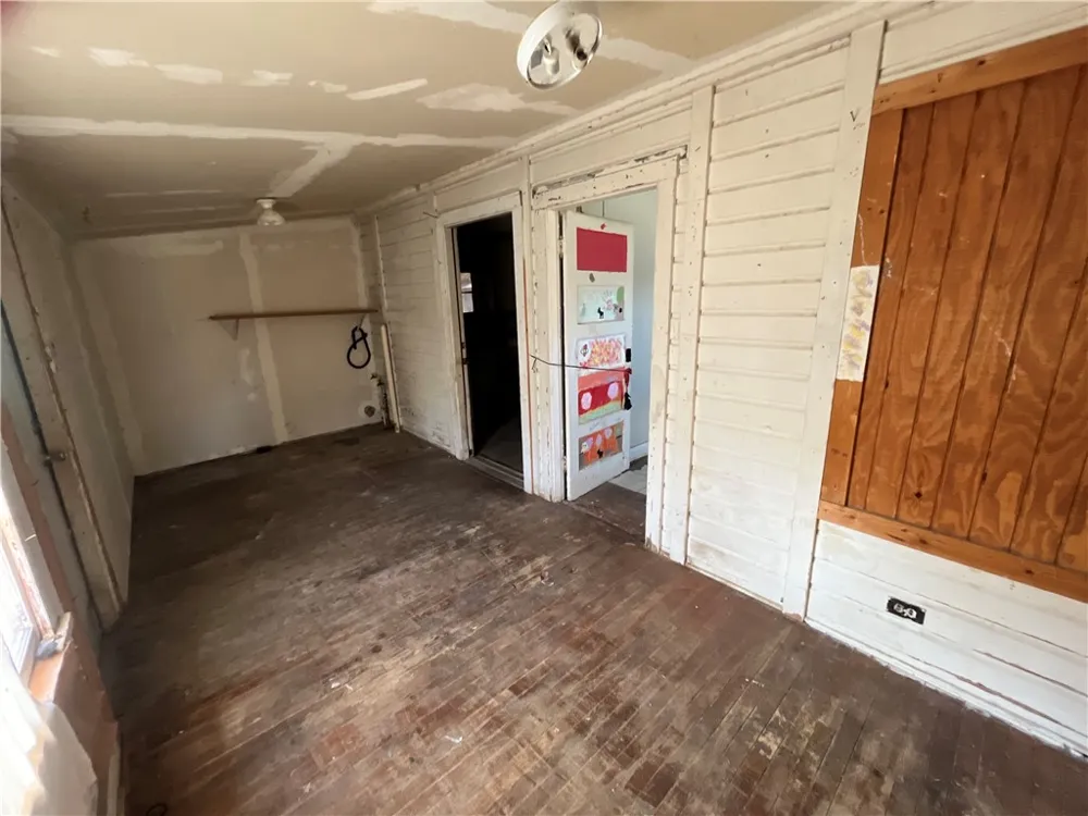 503 Johnson Street Freer, TX 78357