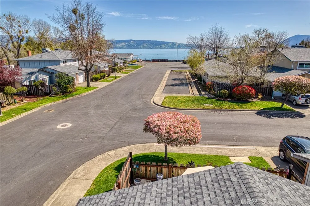 1832 Montana Vista Lakeport, CA 95453