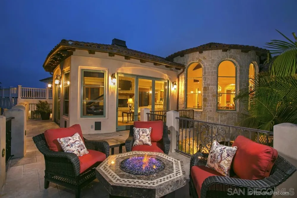 1150 Pine St Coronado, CA 92118