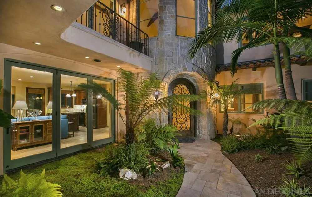 1150 Pine St Coronado, CA 92118