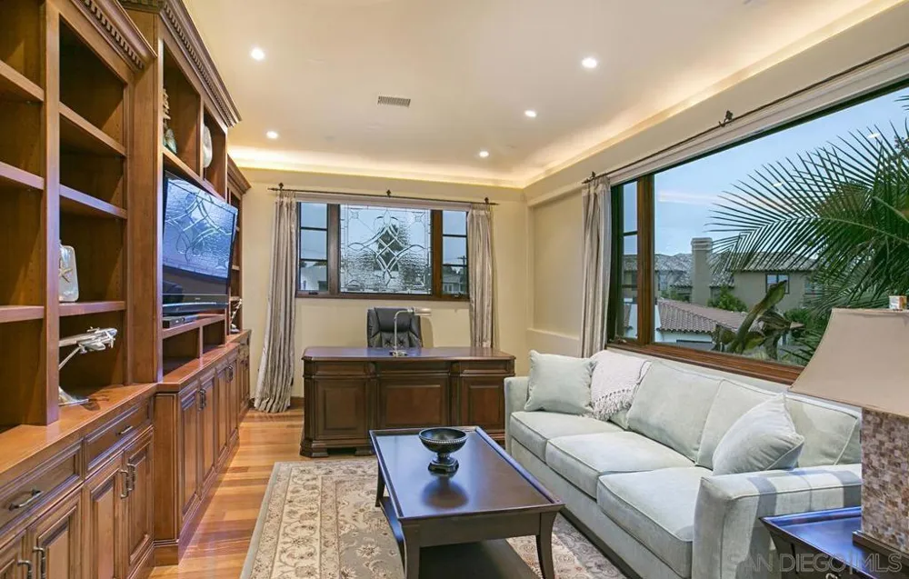 1150 Pine St Coronado, CA 92118