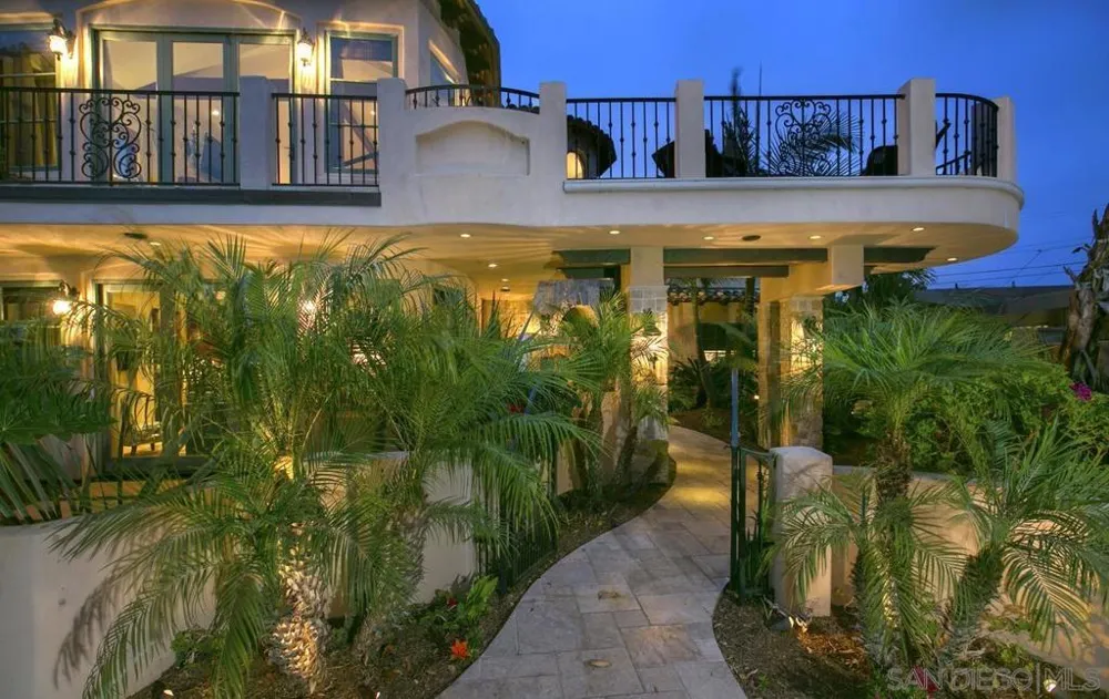 1150 Pine St Coronado, CA 92118