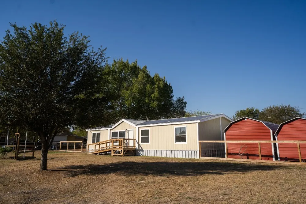 404 S Mill Street Flatonia, TX 78941