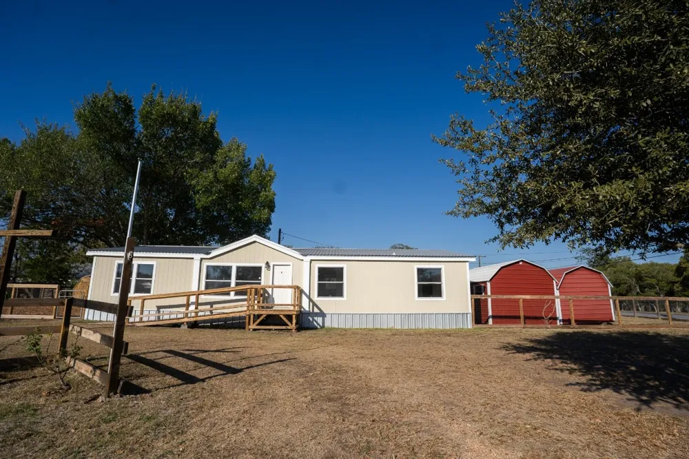 404 S Mill Street Flatonia, TX 78941