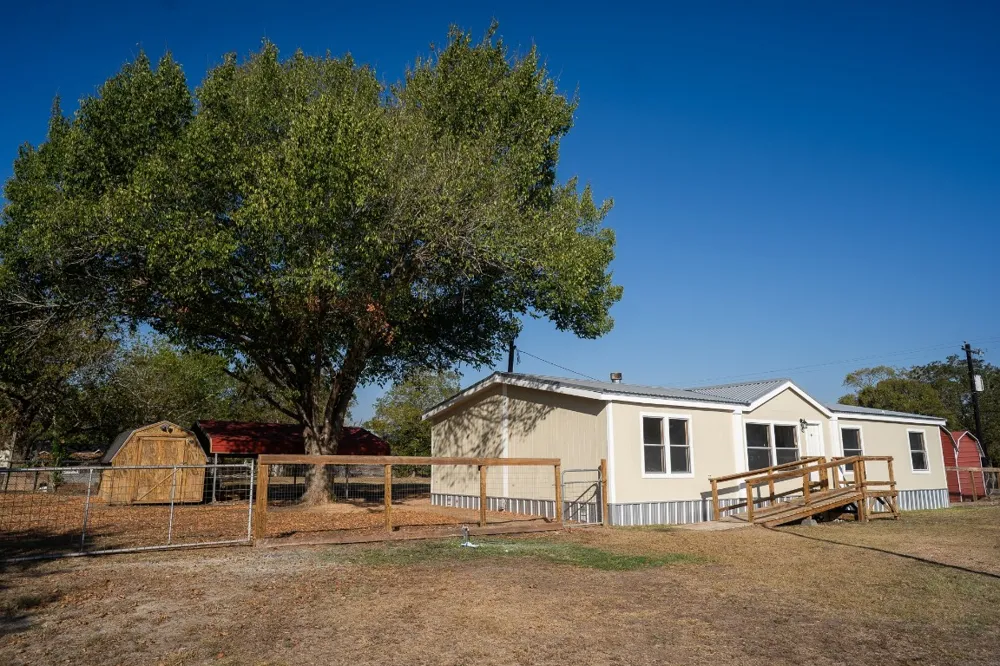 404 S Mill Street Flatonia, TX 78941