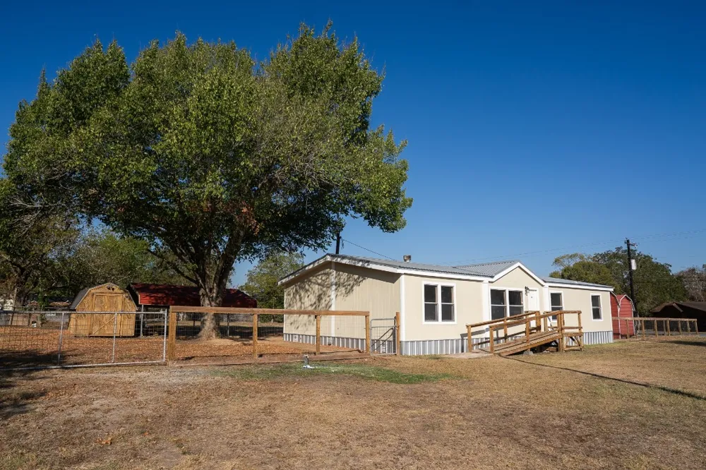 404 S Mill Street Flatonia, TX 78941