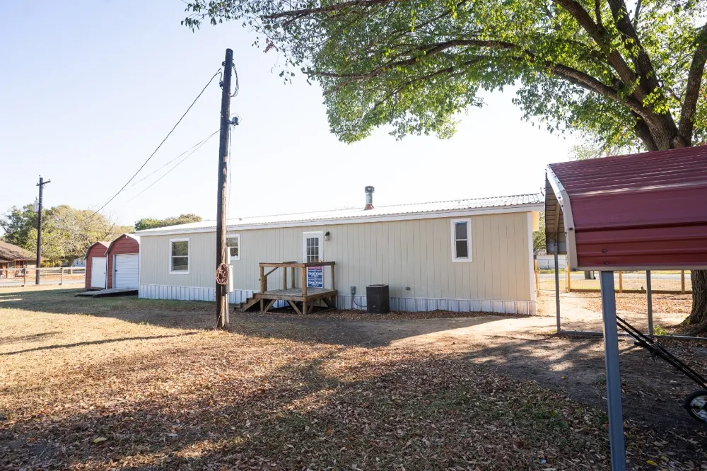 404 S Mill Street Flatonia, TX 78941