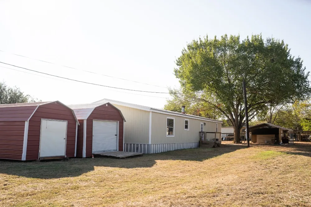 404 S Mill Street Flatonia, TX 78941