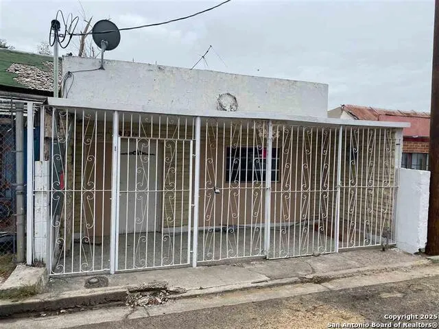 1817 1/2 Lincoln St Laredo, TX 78040