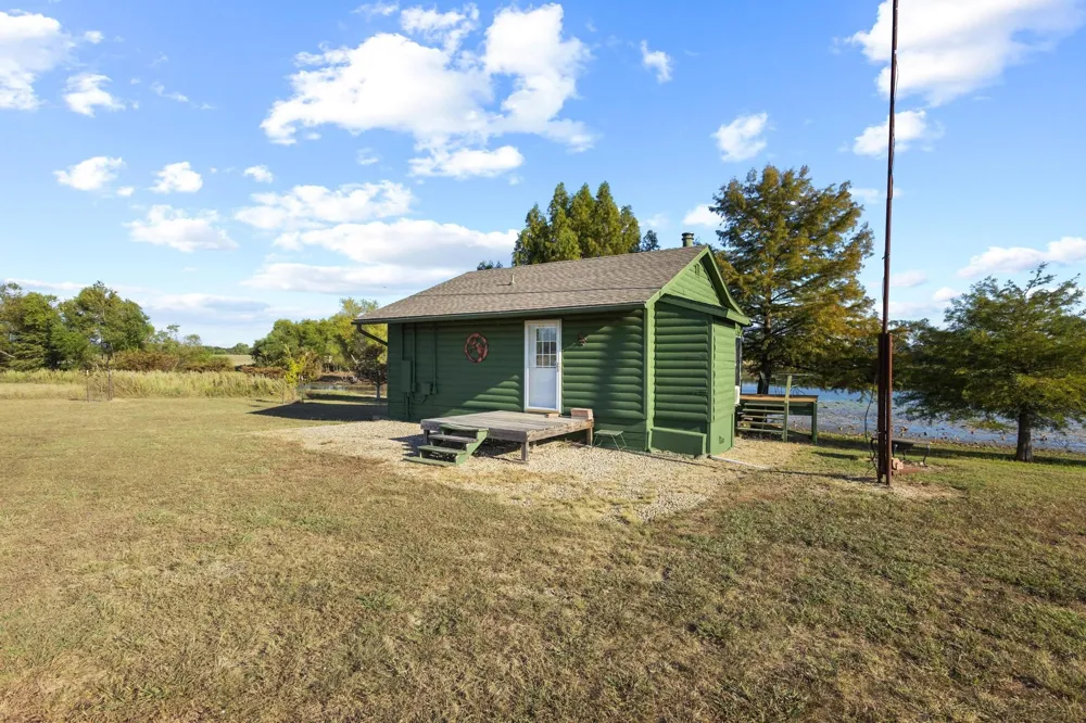 300 County Road 27100 Honey Grove, TX 75446