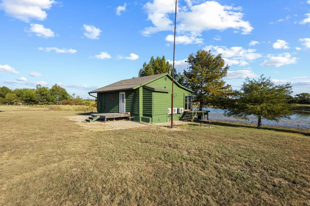 300 County Road 27100 Honey Grove, TX 75446