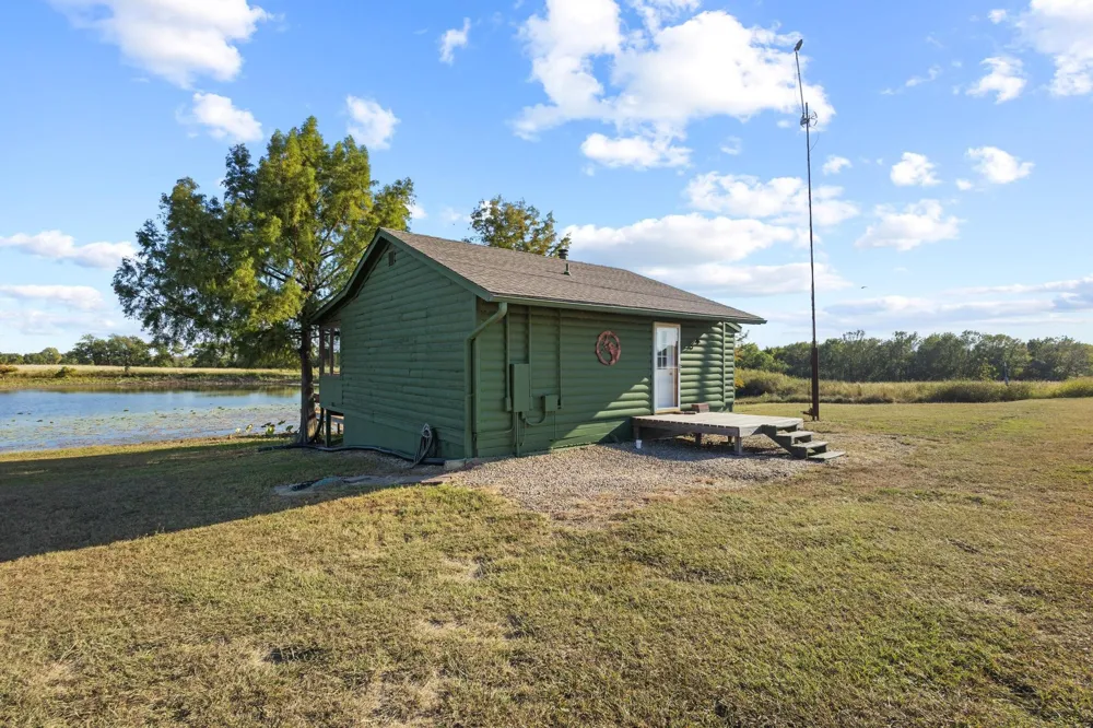 300 County Road 27100 Honey Grove, TX 75446