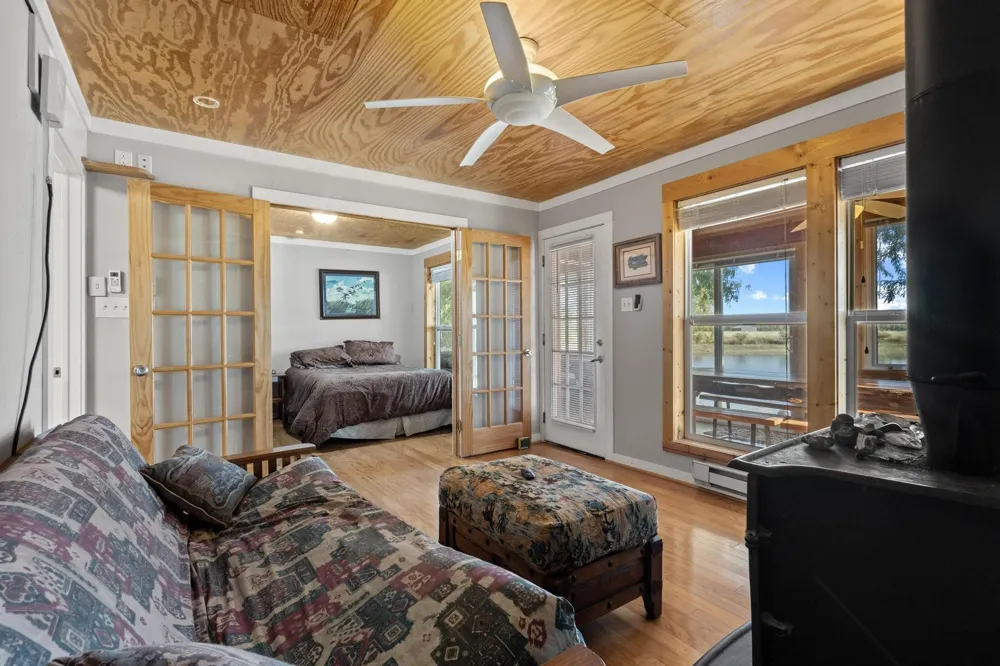 300 County Road 27100 Honey Grove, TX 75446