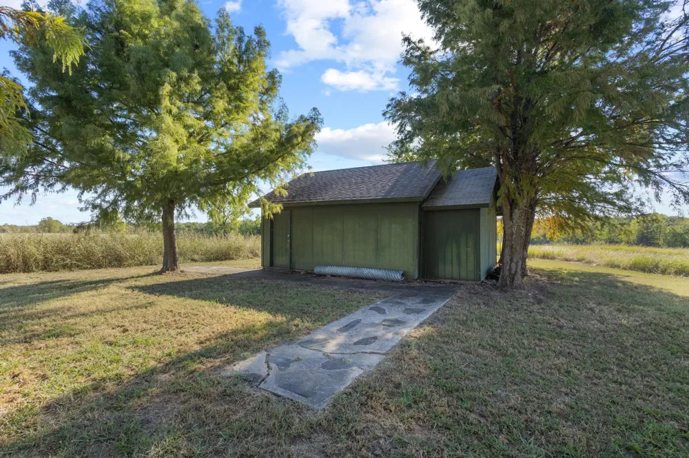 300 County Road 27100 Honey Grove, TX 75446