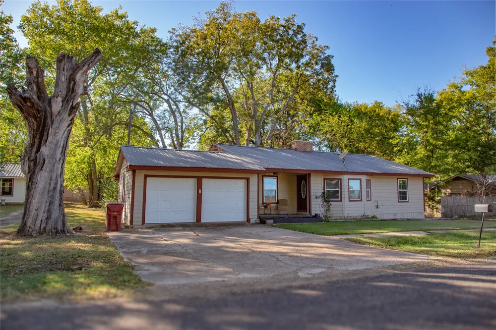 630 Faucett Street Blossom, TX 75416