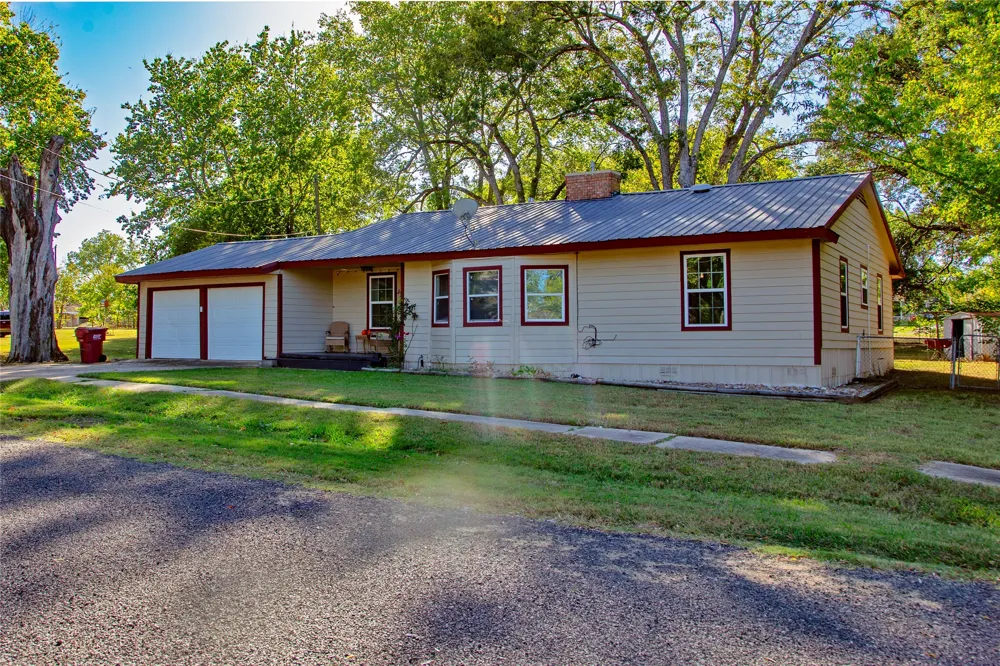 630 Faucett Street Blossom, TX 75416