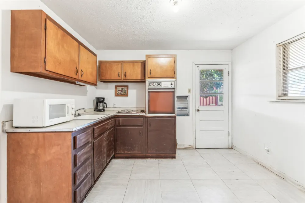 3055 Midway Road Grapevine, TX 76092