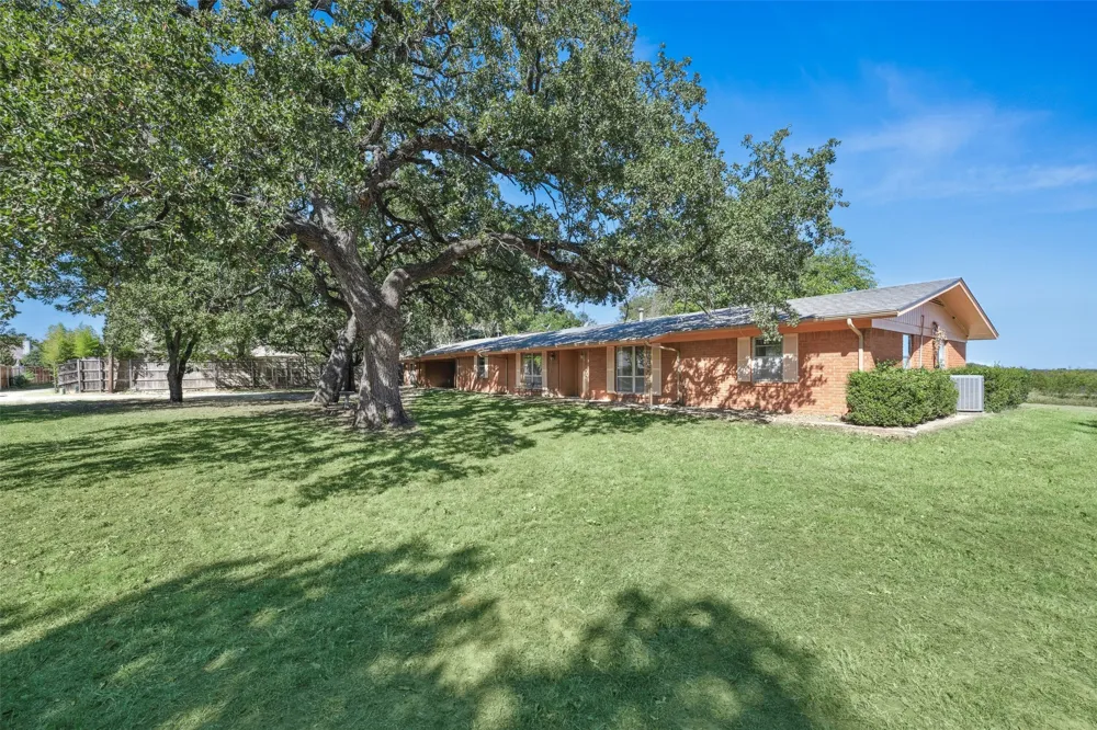 3055 Midway Road Grapevine, TX 76092
